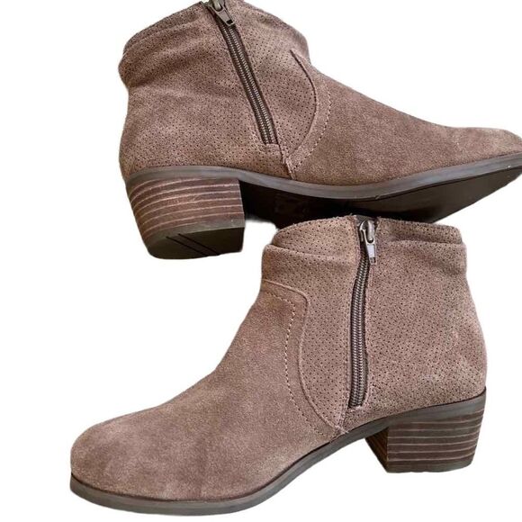 Market & Spruce new never worn brown suede booties, rubber soles,stacked heels 8 - Picture 2 of 9